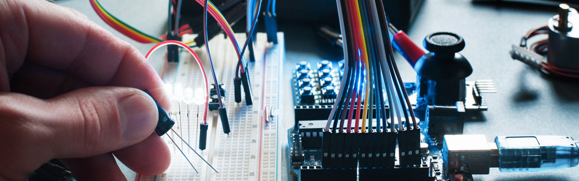 Circuits creation with electronic components